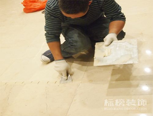辦公室裝修瓷磚上鋪木地板可以嗎？